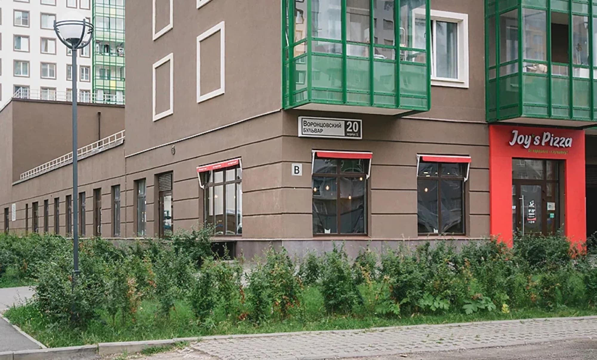 Окна Joy's Pizza до контурной подсветки, Воронцовский бульвар, Ленинградская область