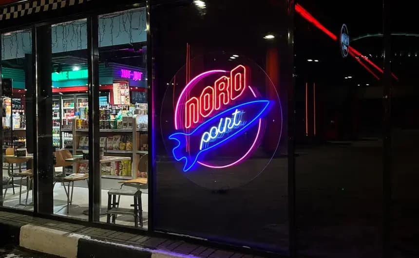 Неоновая вывеска Nord Point в интерьере, изготовление в Санкт-Петербурге