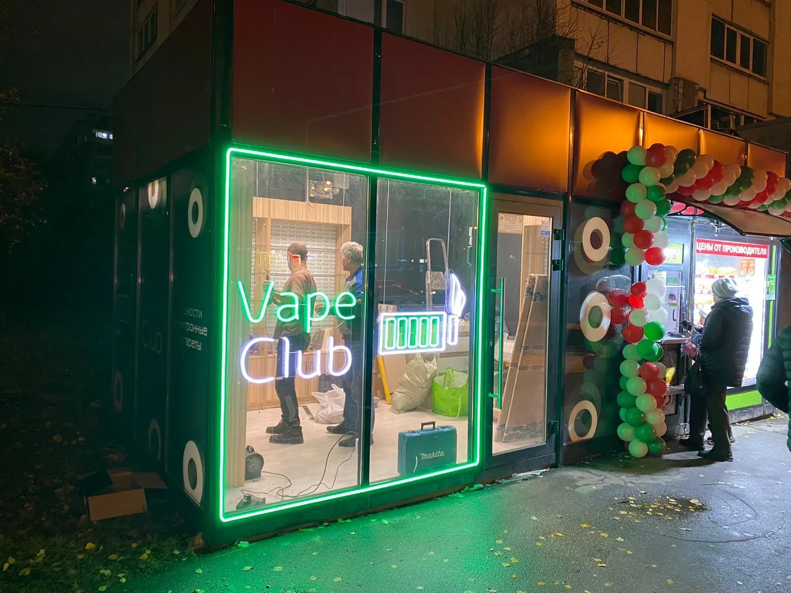 Контурная подсветка витрины Vape Club, Санкт-Петербург